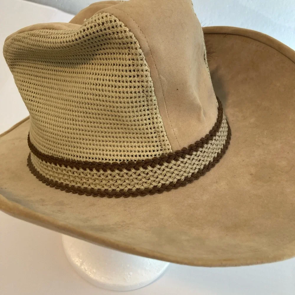 Men’s medium suede hat